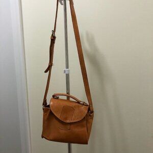 Leather shoulder bag